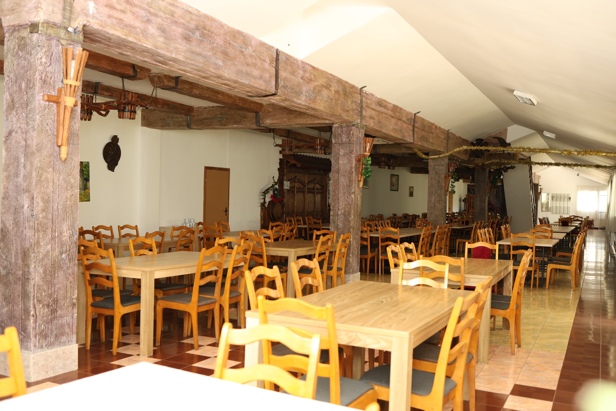Sala restaurantului „La Liuba